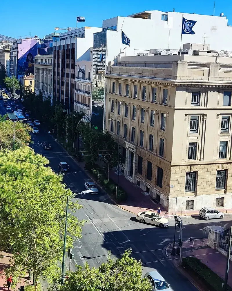 Η οδός Πανεπιστημίου από το μπαλκόνι του γραφείου της Greca House